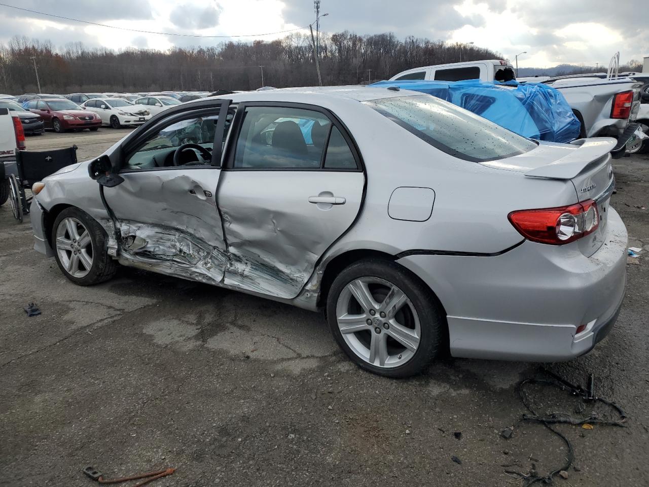 Image 2 of 2013 TOYOTA COROLLA BASE 2013 with VIN 2T1BU4EE2DC009738