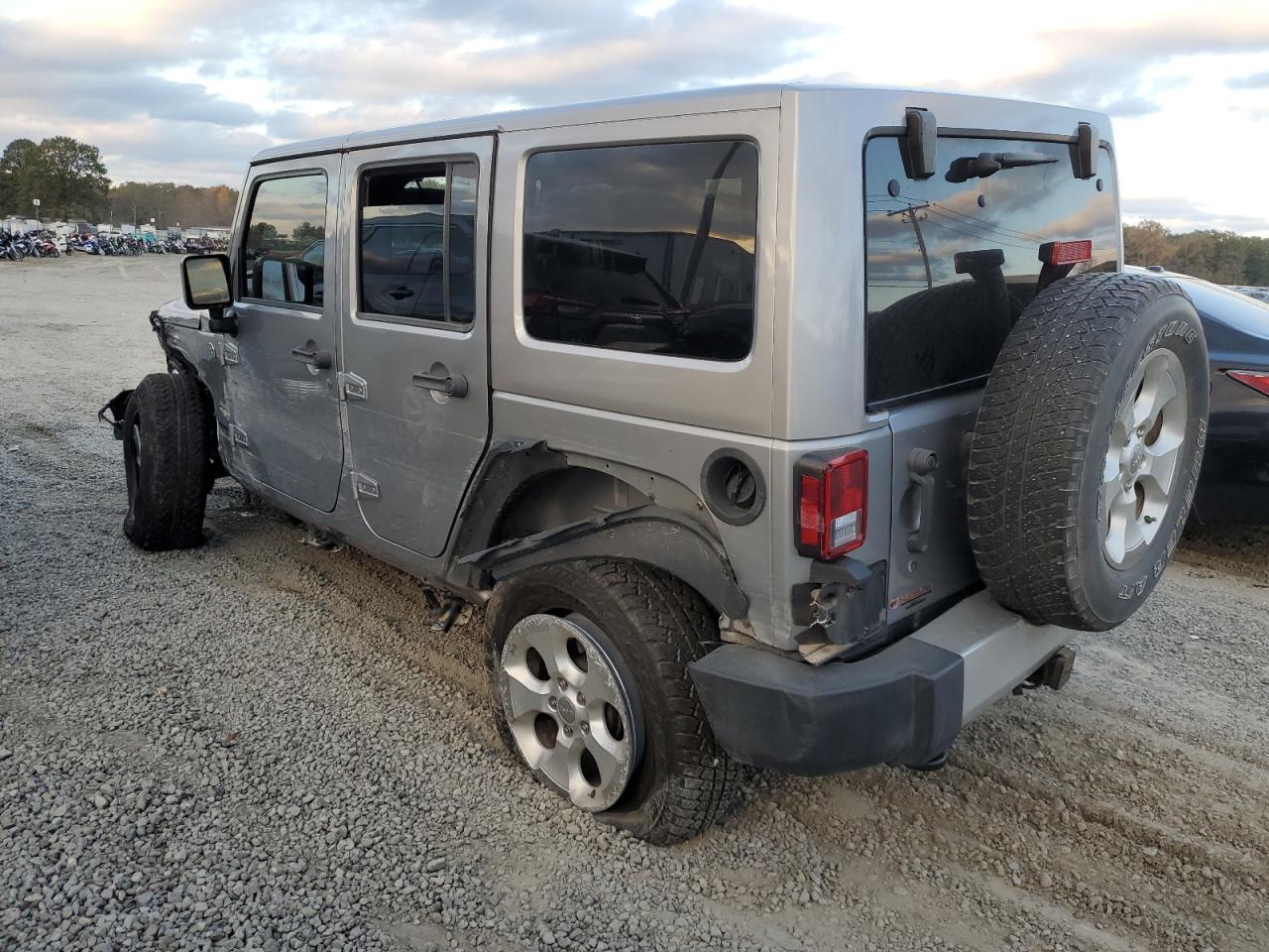 Изображение 2 2015 JEEP WRANGLER UNLIMITED SAHARA 2015 с VIN 1C4HJWEG2FL601085
