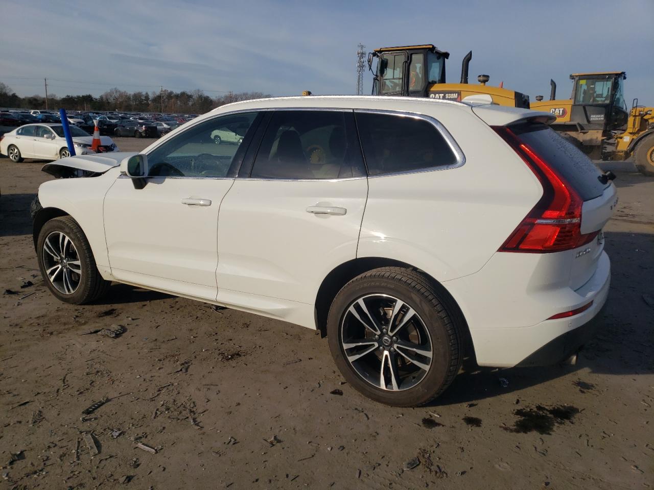 Image 2 of 2020 VOLVO XC60 T5 MOMENTUM 2020 with VIN YV4102RK4L1464764