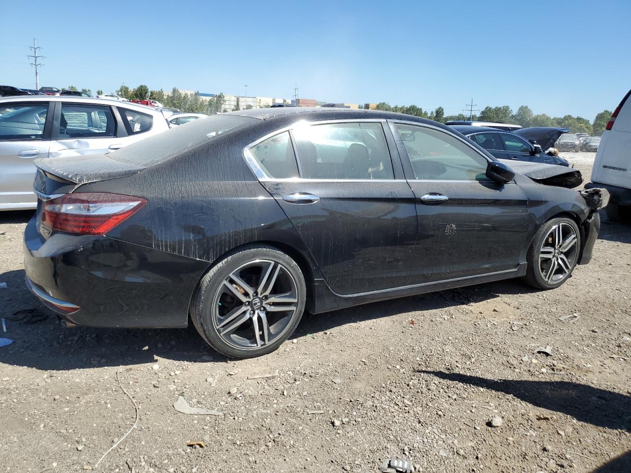 Изображение 3 2017 HONDA ACCORD SPORT 2017 с VIN 1HGCR2F52HA133870