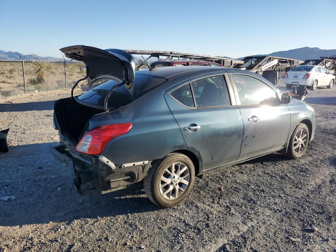 Изображение 3 2017 NISSAN VERSA S 2017 с VIN 3N1CN7APXHL869595