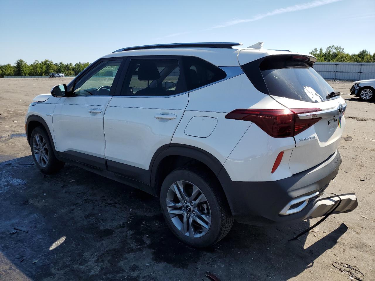 Obraz 2 z 2021 KIA SELTOS S 2021 z VIN KNDEUCAA9M7101019