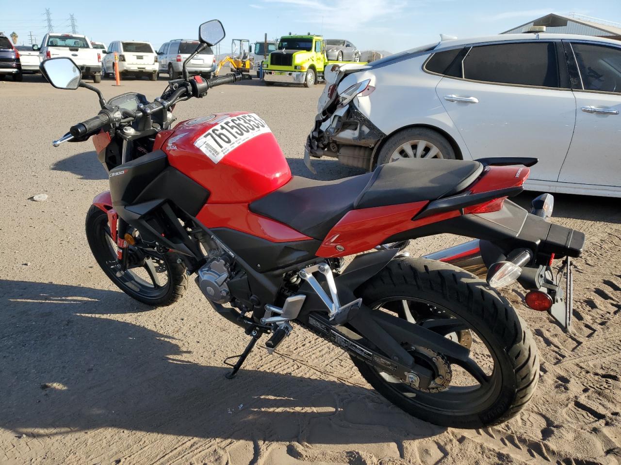 Изображение 3 2015 HONDA CB300 F 2015 с VIN MLHNC5213F5101879