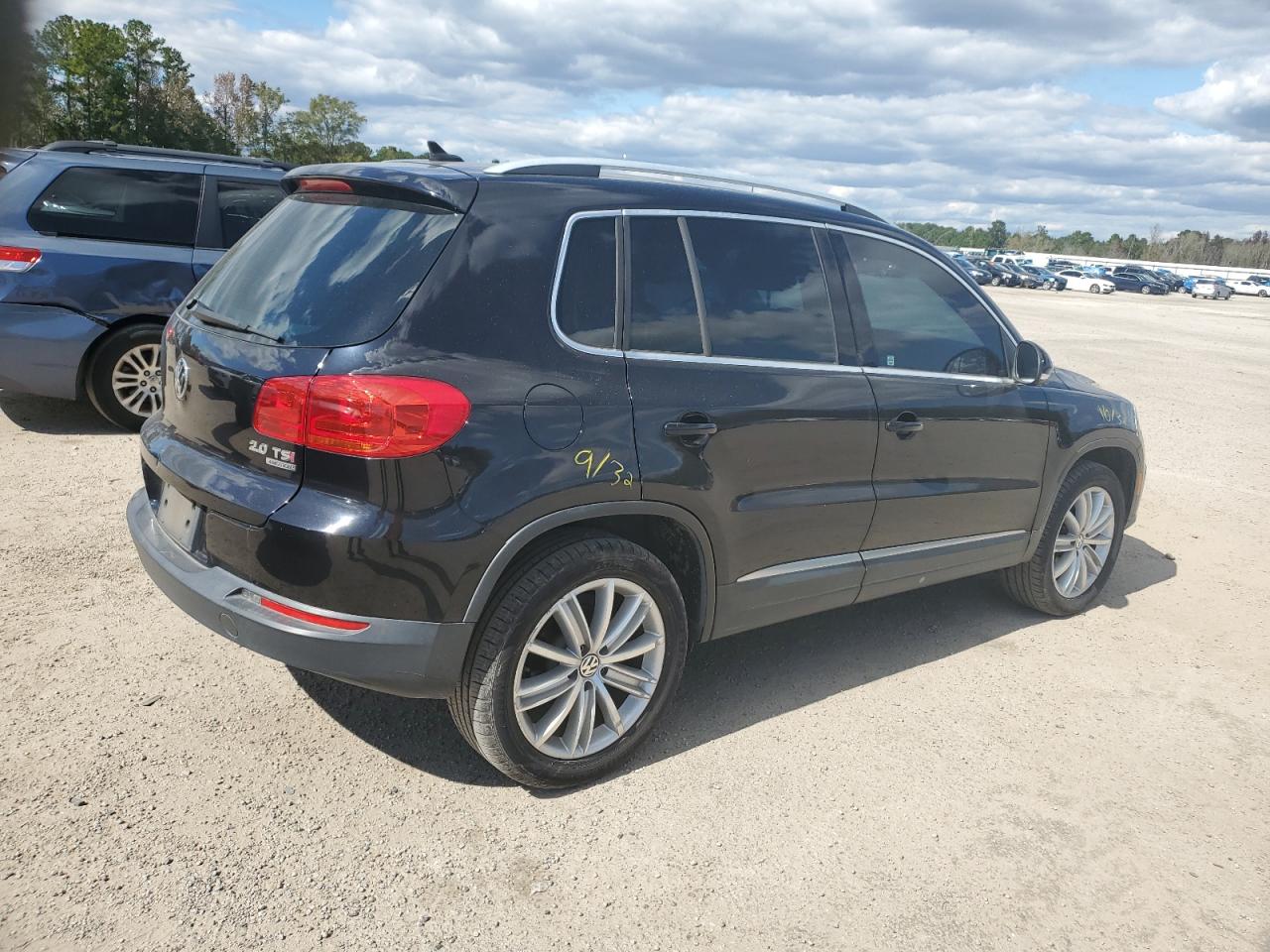 Image 3 of 2014 VOLKSWAGEN TIGUAN S 2014 with VIN WVGBV3AX2EW619187