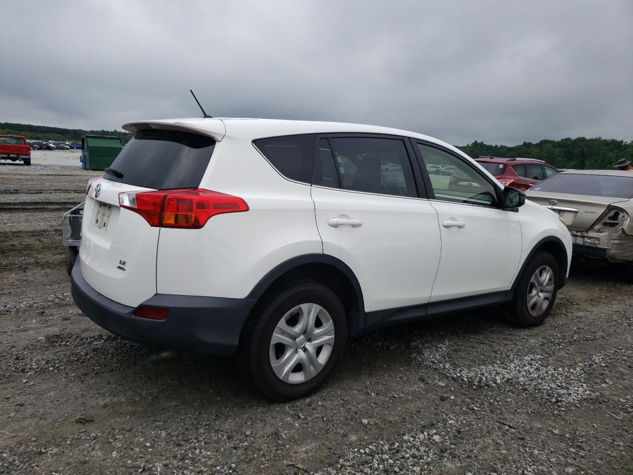Image 3 of 2015 TOYOTA RAV4 LE 2015 with VIN JTMBFREV0FJ015777