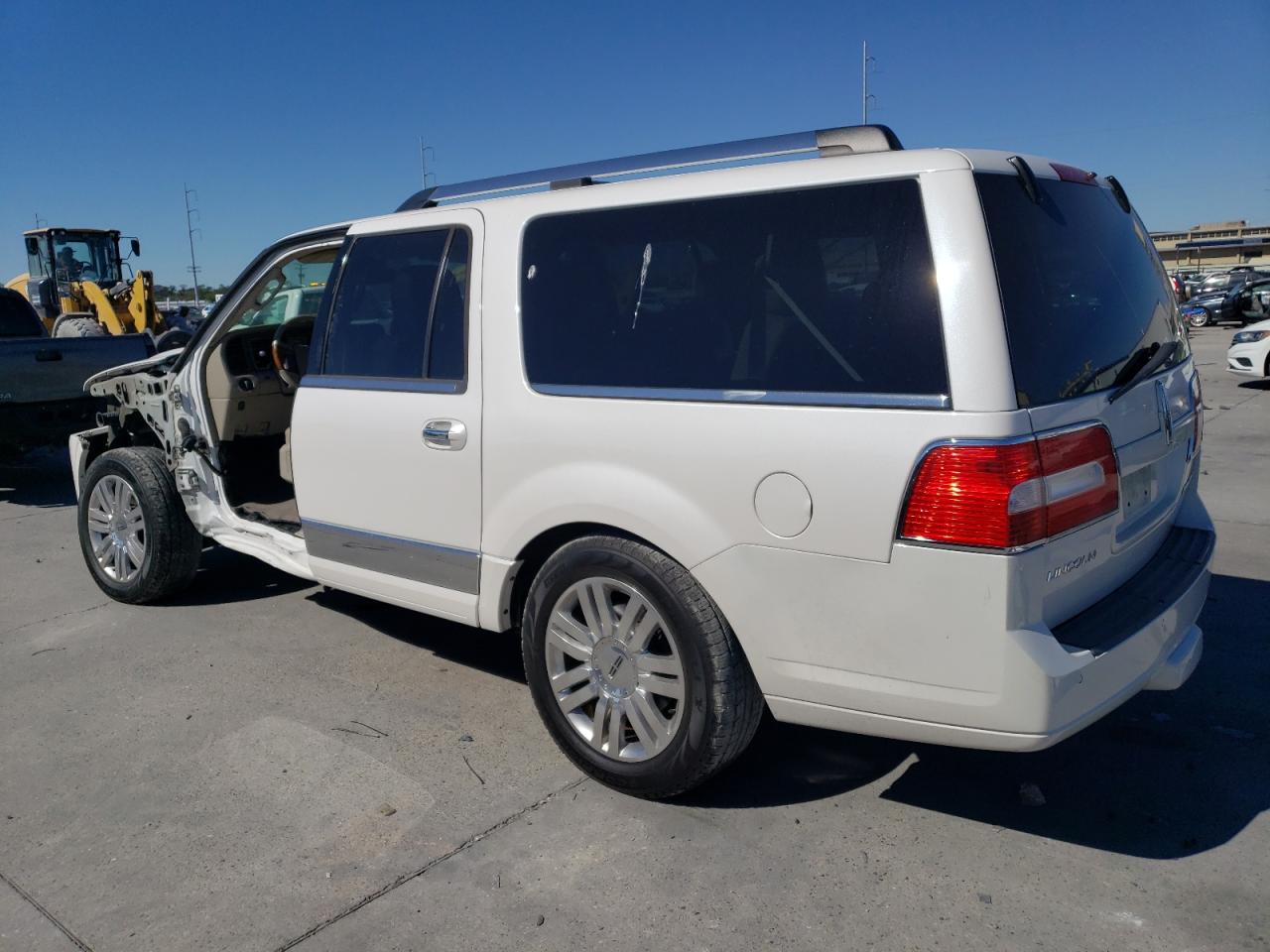 Image 2 of Lincoln Navigator L 2012 with VIN 5LMJJ3H59CEL08898
