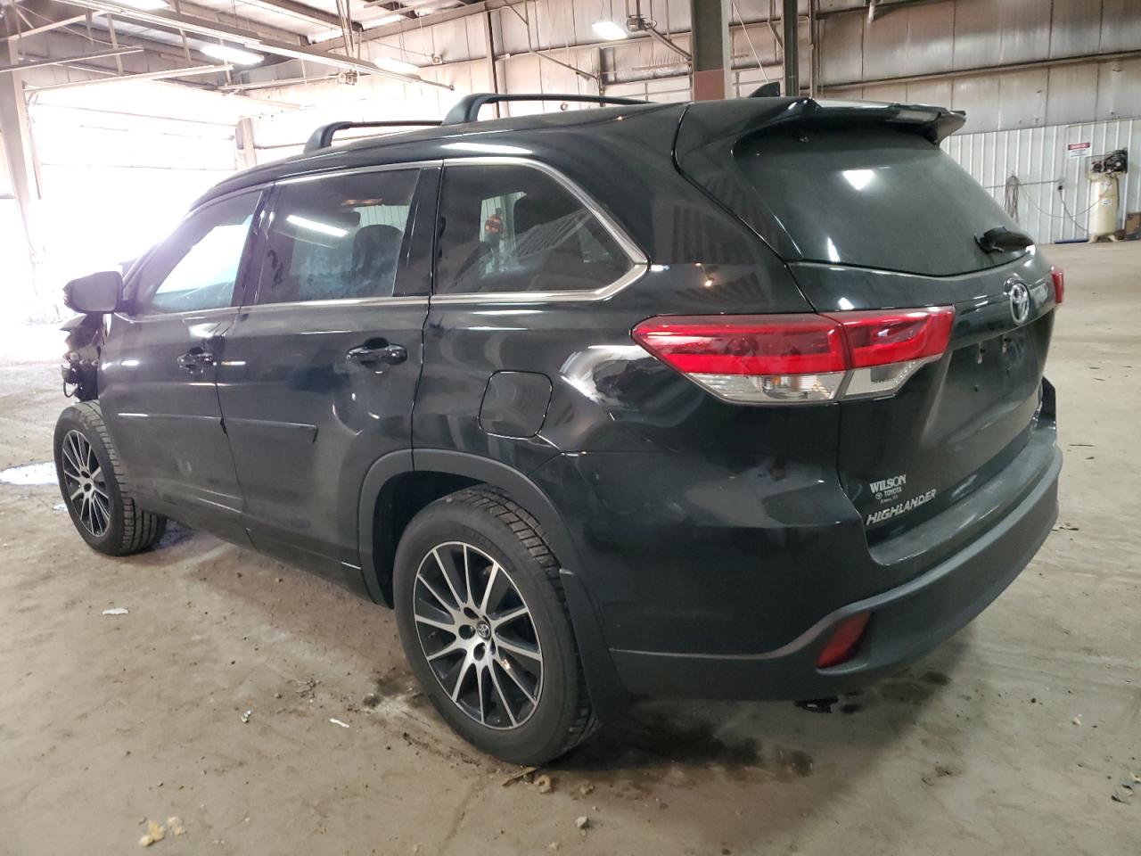 Image 2 of 2017 TOYOTA HIGHLANDER SE 2017 with VIN 5TDJZRFH3HS444364