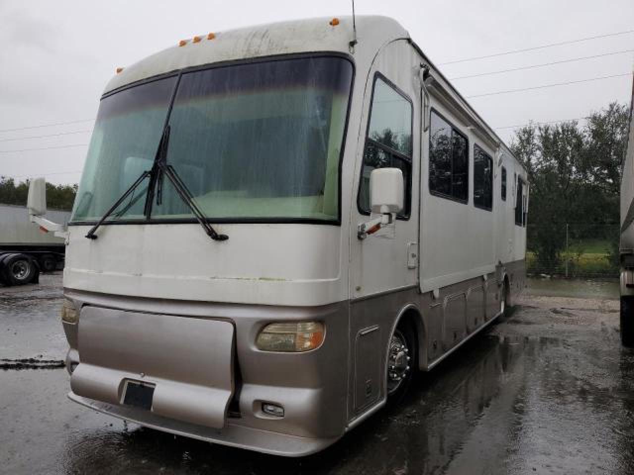 Image 2 of 2004 FREIGHTLINER CHASSIS X LINE MOTOR HOME 2004 with VIN 4UZAAHDC34CN33318