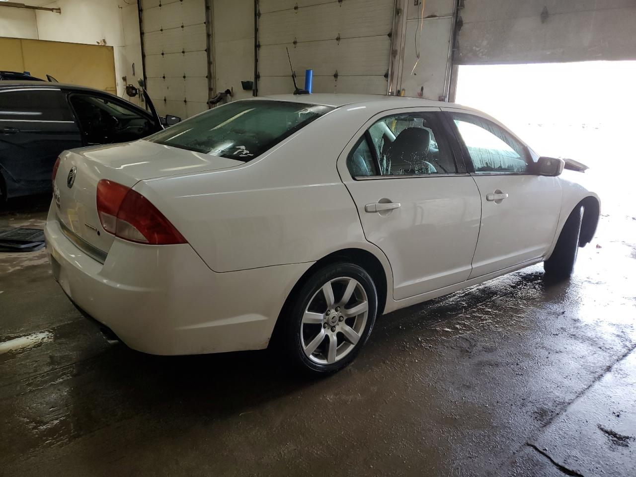 Image 3 of Mercury Milan Premier 2011 with VIN 3MEHM0JG1BR605889