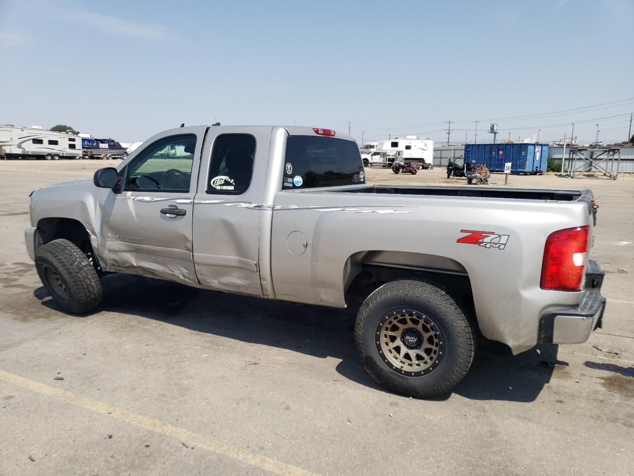 Image 2 of 2007 CHEVROLET SILVERADO K1500 2007 with VIN 2GCEK19J971675152