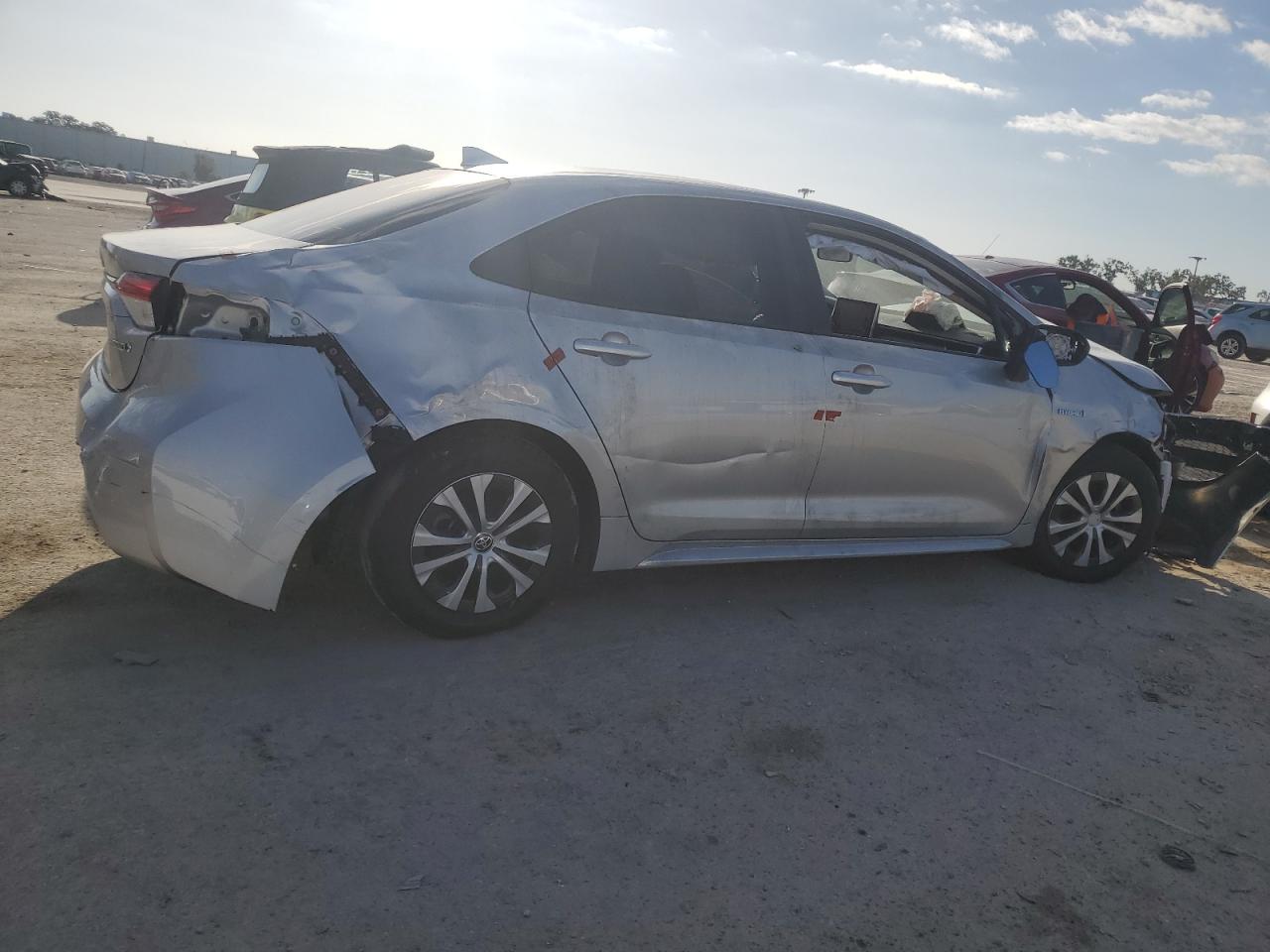 Изображение 3 2021 TOYOTA COROLLA LE 2021 с VIN JTDEAMDE2MJ002767