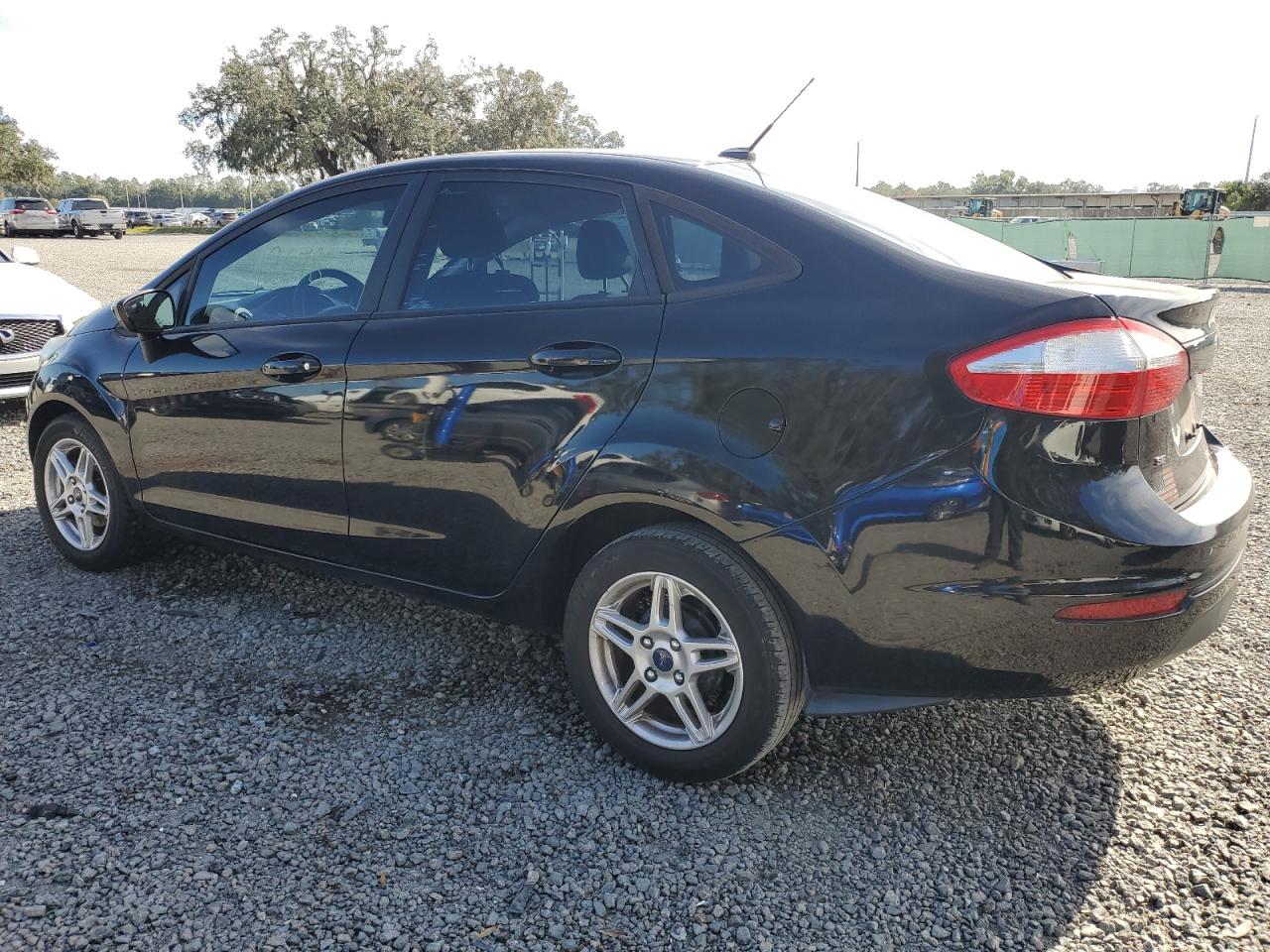 Изображение 2 2018 FORD FIESTA SE 2018 с VIN 3FADP4BJ4JM103713