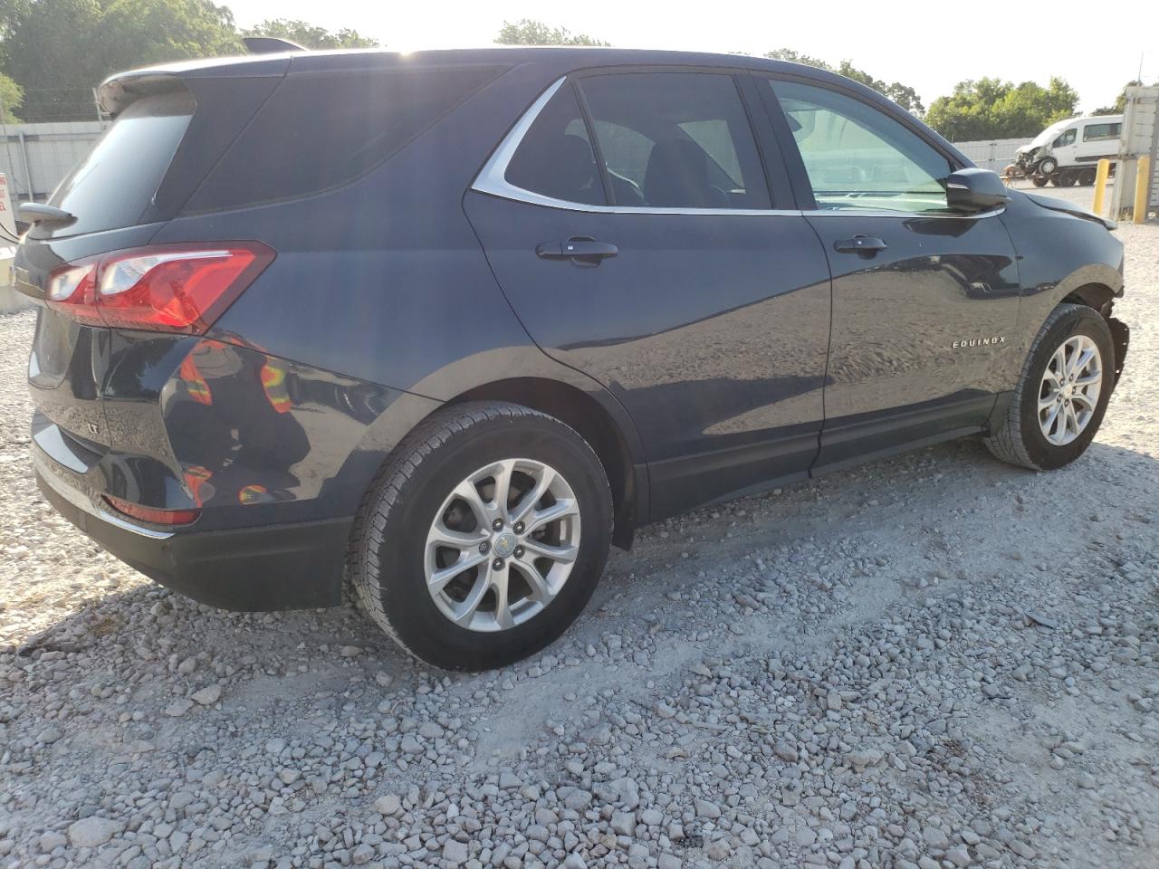 Изображение 3 2019 CHEVROLET EQUINOX LT 2019 с VIN 3GNAXKEV0KL242350
