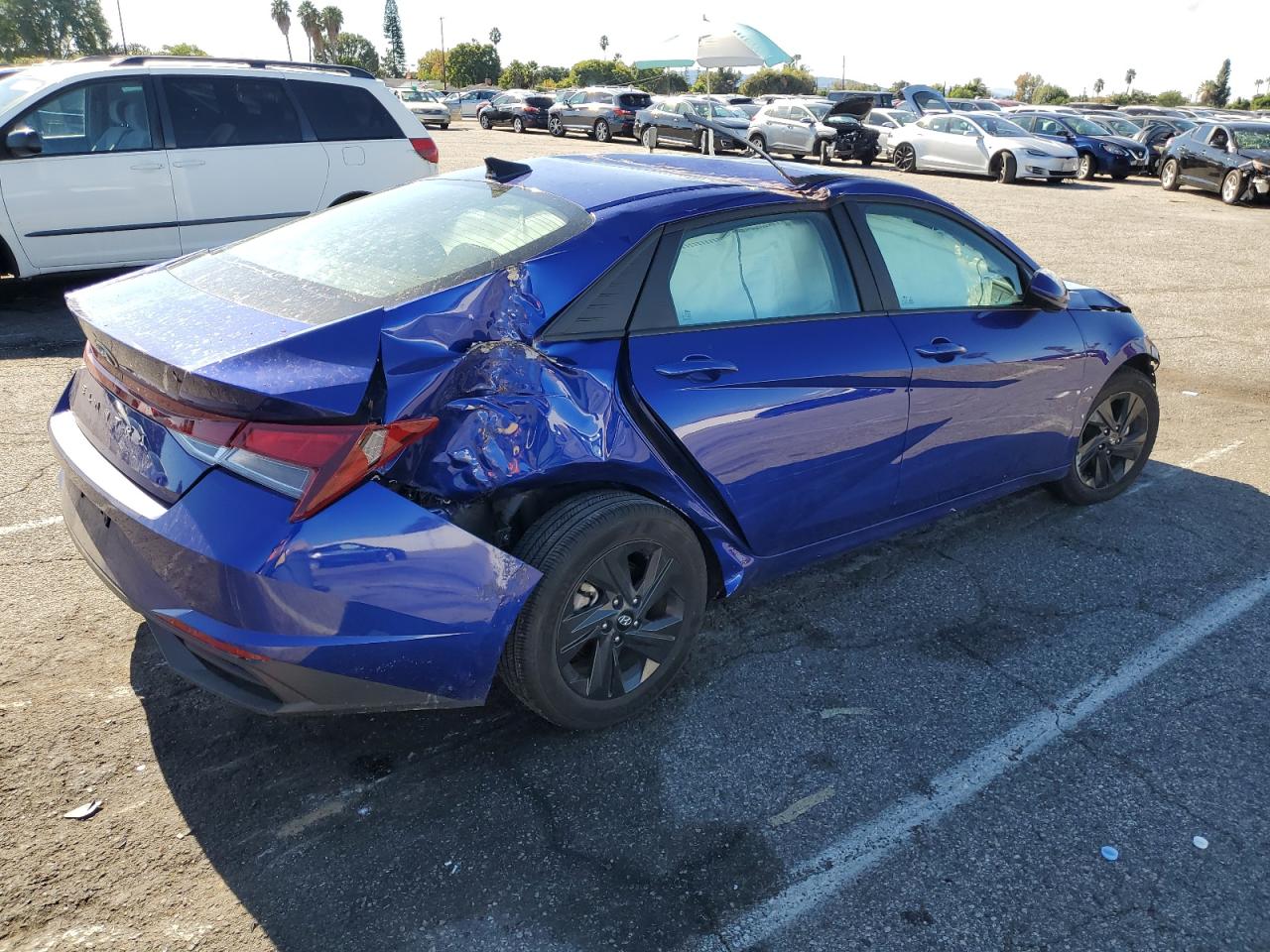 Image 3 of 2022 HYUNDAI ELANTRA SEL 2022 with VIN KMHLM4AG4NU352501