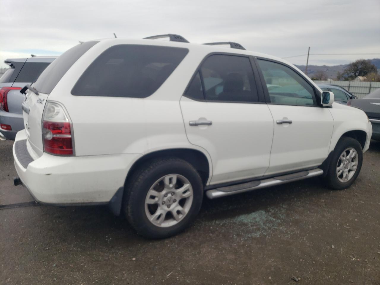 Image 3 of 2005 ACURA MDX TOURING 2005 with VIN 2HNYD18885H517373