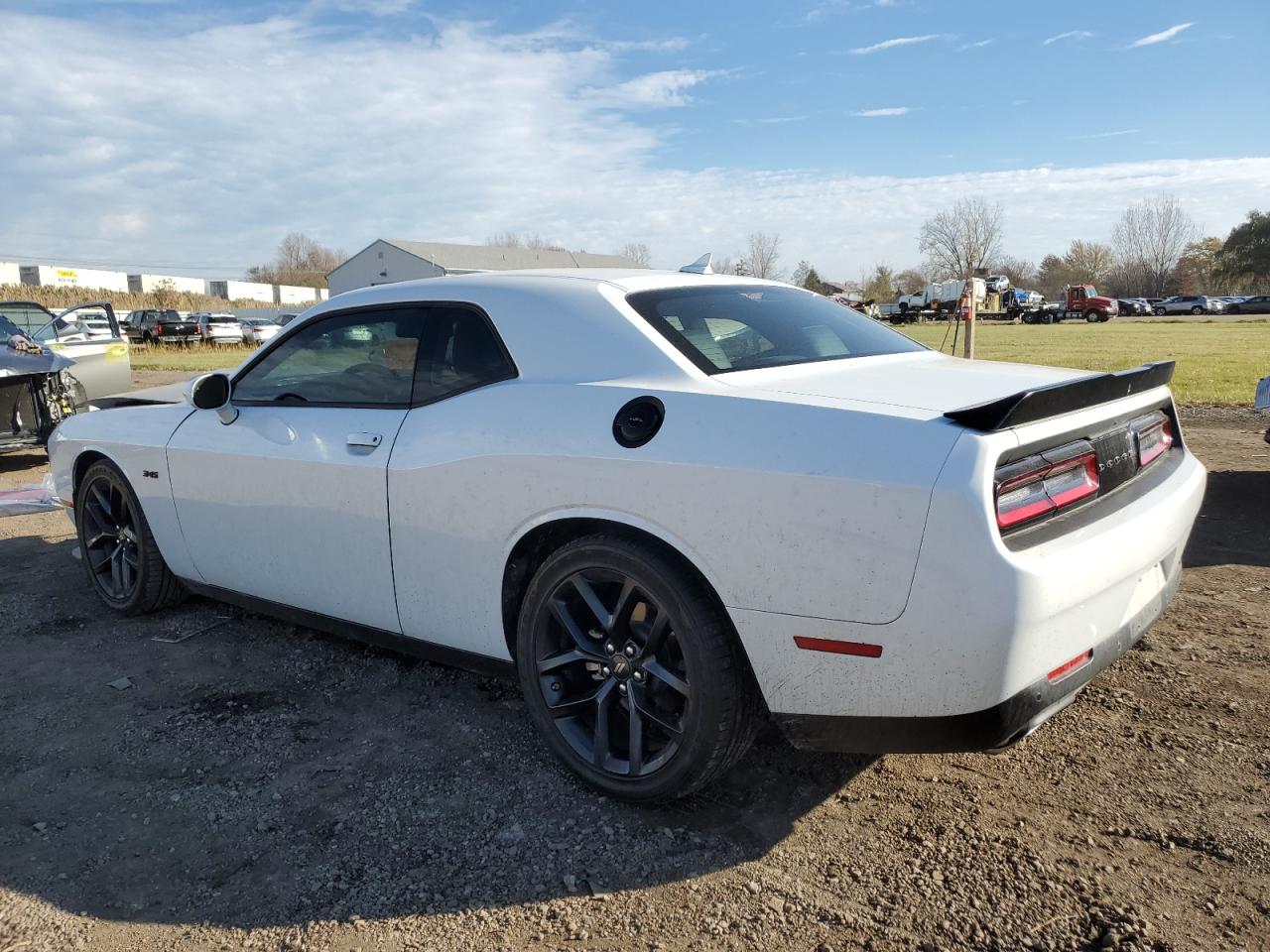 Obraz 2 z 2023 DODGE CHALLENGER R/T 2023 z VIN 2C3CDZBT6PH546079