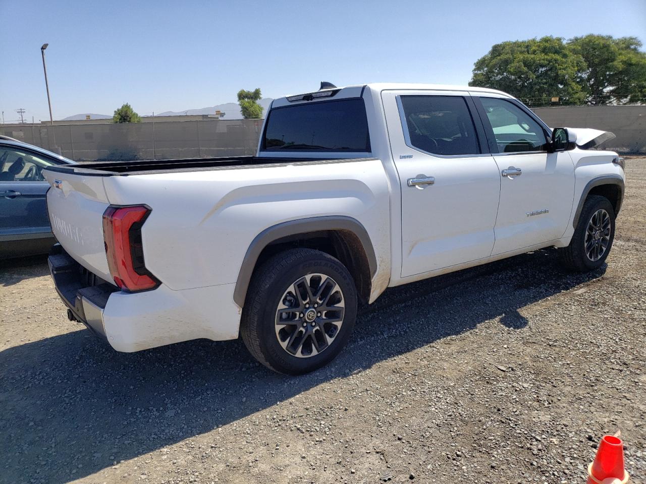 Obraz 3 z 2023 TOYOTA TUNDRA CREWMAX LIMITED 2023 z VIN 5TFJA5DB6PX066919
