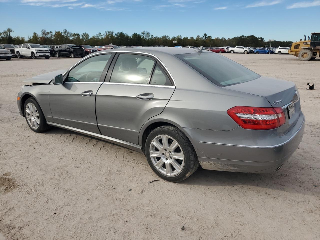 Obraz 2 z 2013 MERCEDES-BENZ E 350 2013 z VIN WDDHF5KB9DA725793