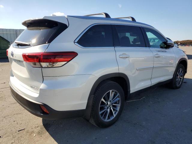 Image 3 of 2019 TOYOTA HIGHLANDER SE 2019 with VIN 5TDJZRFH3KS626301