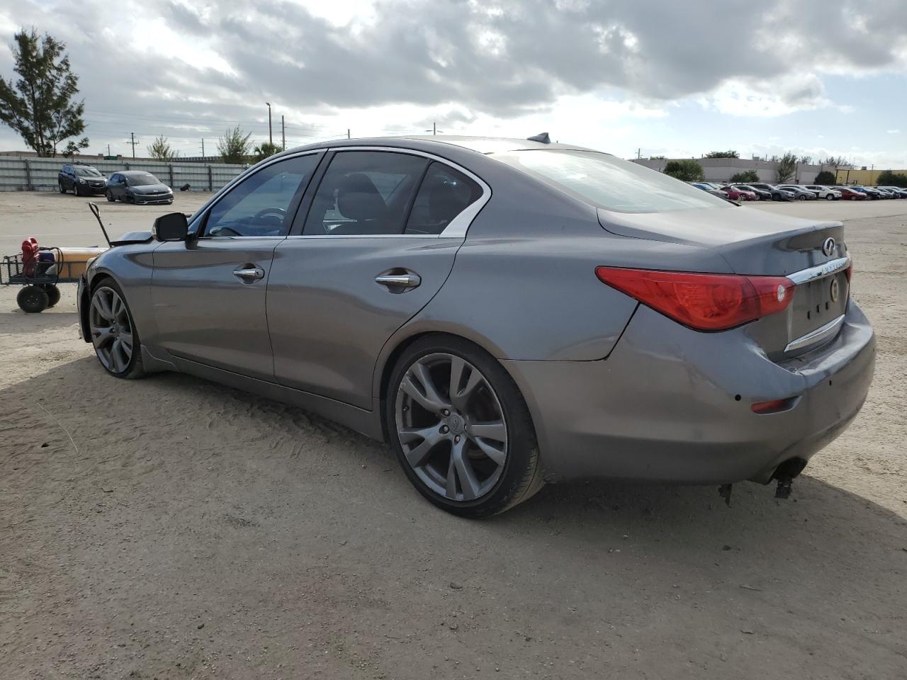 Изображение 2 2015 INFINITI Q50 BASE 2015 с VIN JN1BV7AP4FM355840