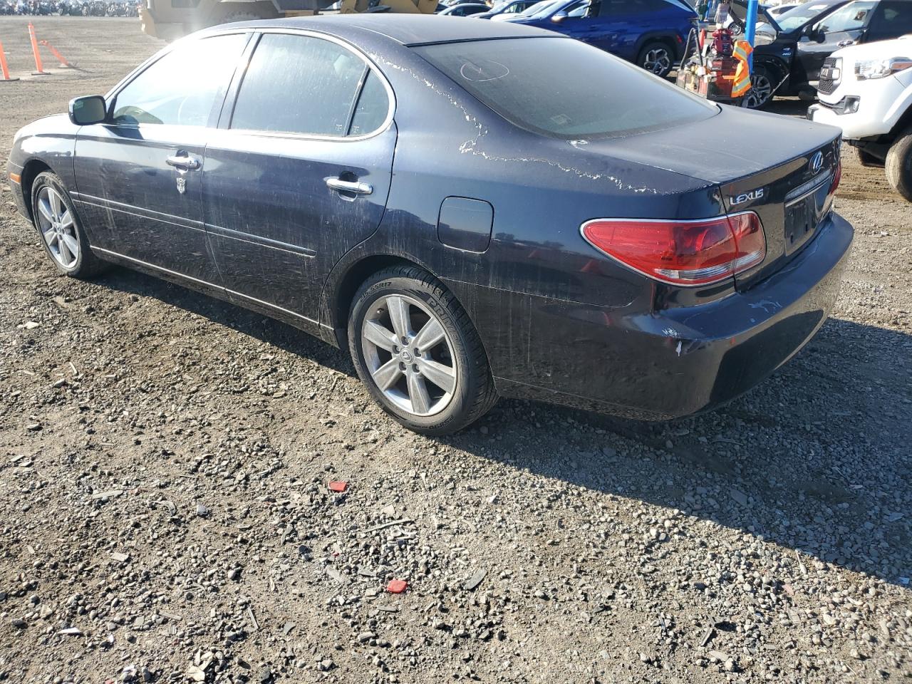 Obraz 2 z 2005 LEXUS ES 330 2005 z VIN JTHBA30G755091703