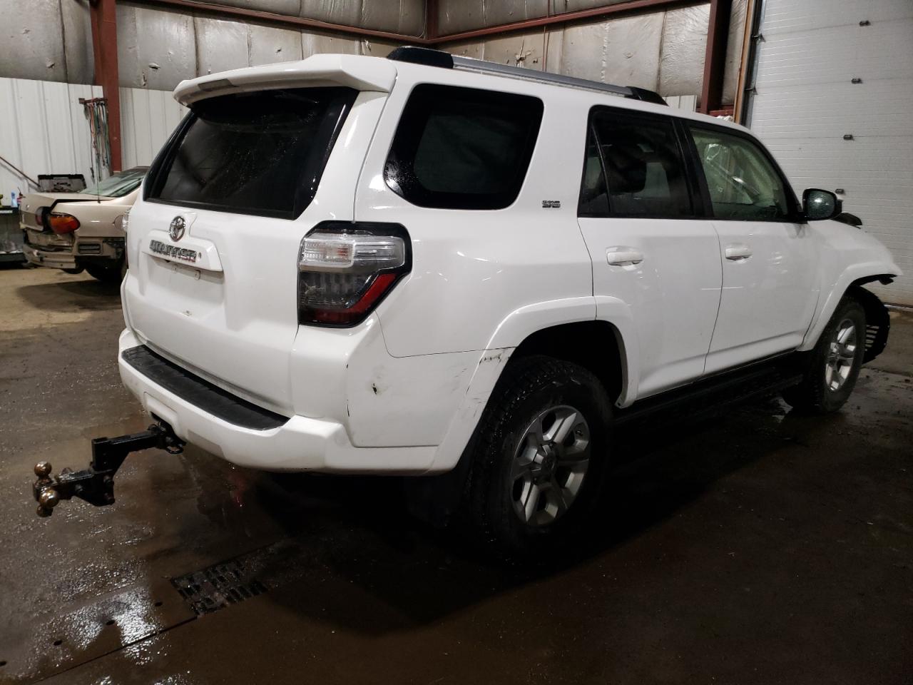 Изображение 3 2019 TOYOTA 4RUNNER SR5 2019 с VIN JTEBU5JR2K5647573