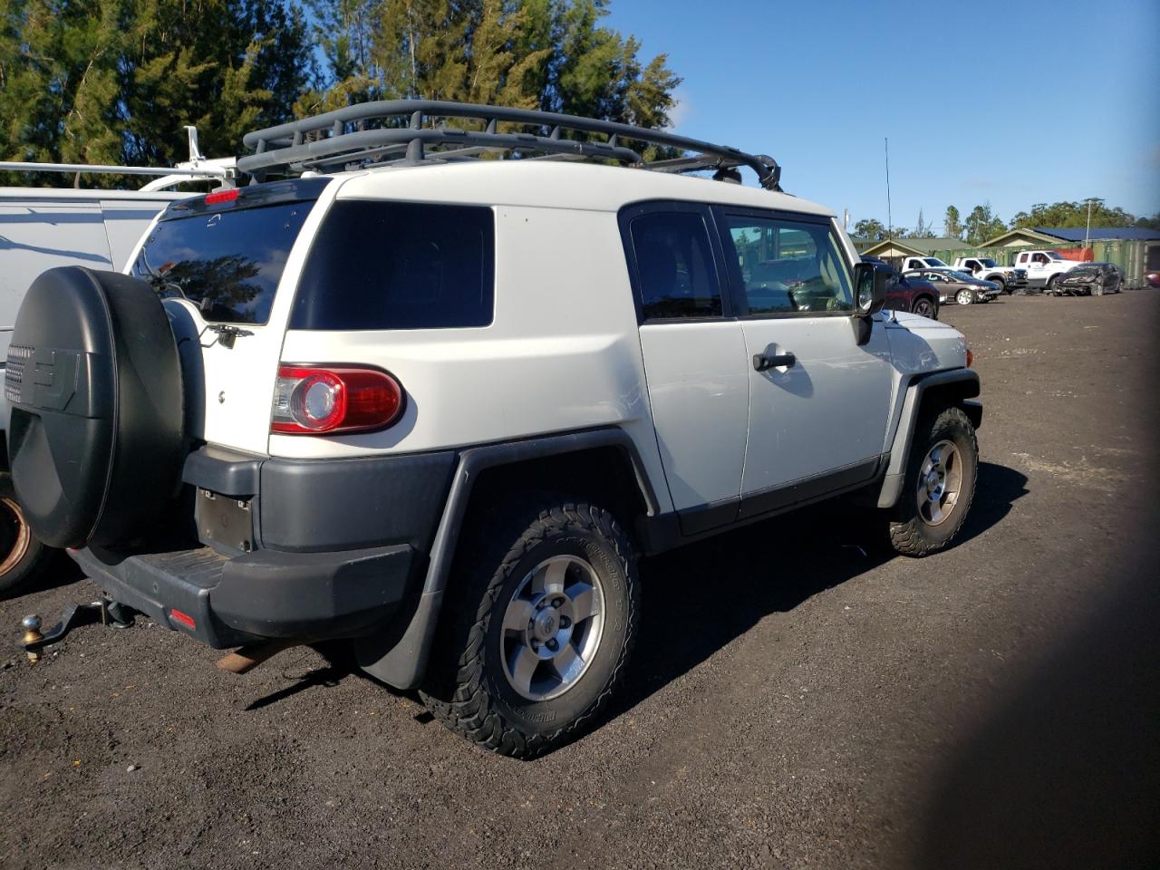 Image 3 of 2014 TOYOTA FJ CRUISER  2014 with VIN JTEBU4BF4EK180192