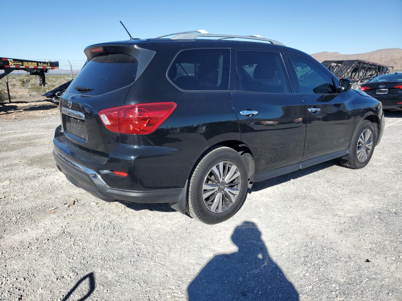 Image 3 of 2017 NISSAN PATHFINDER S 2017 with VIN 5N1DR2MN0HC690685