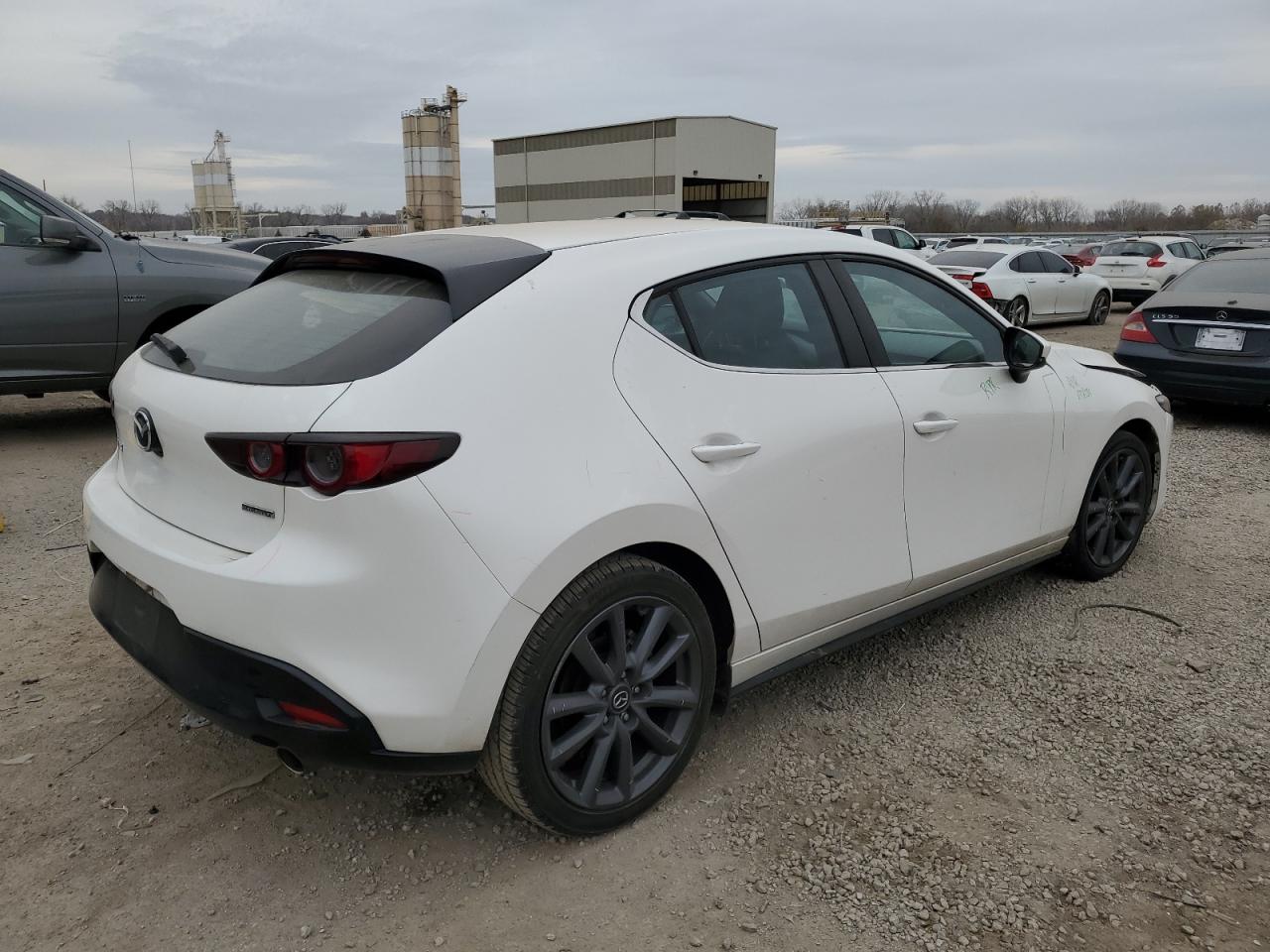 Изображение 3 2021 MAZDA 3 SELECT 2021 с VIN JM1BPAKL2M1401826