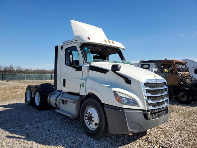 2018 FREIGHTLINER CASCADIA 126  2018 image