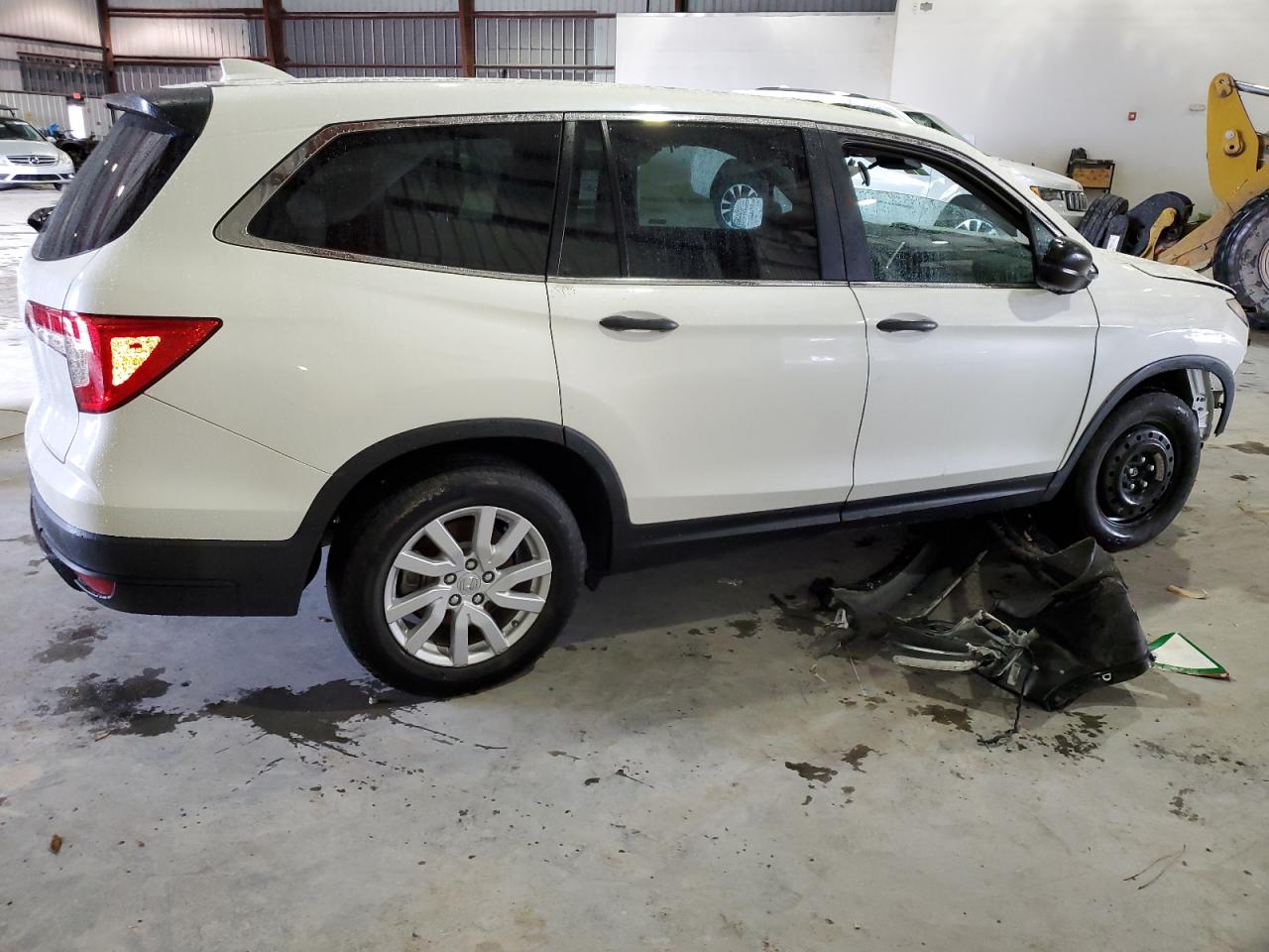 Image 3 of 2019 HONDA PILOT LX 2019 with VIN 5FNYF5H17KB040057