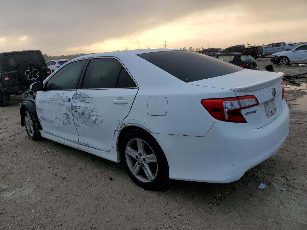 Obraz 2 z 2013 TOYOTA CAMRY L 2013 z VIN 4T1BF1FK2DU207442