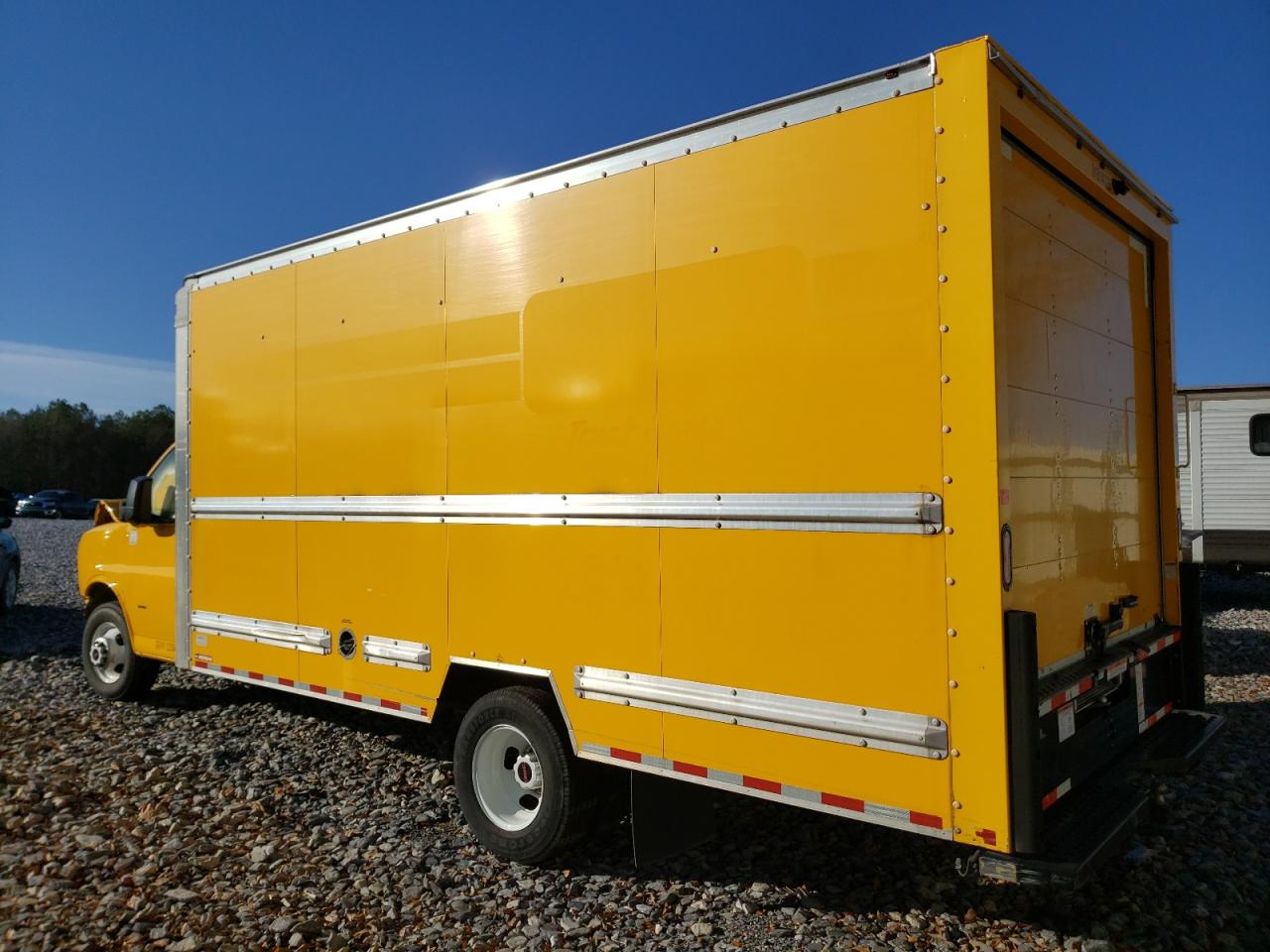Image 2 of 2019 GMC SAVANA CUTAWAY G3500 2019 with VIN 7GZ37TCG2KN009679