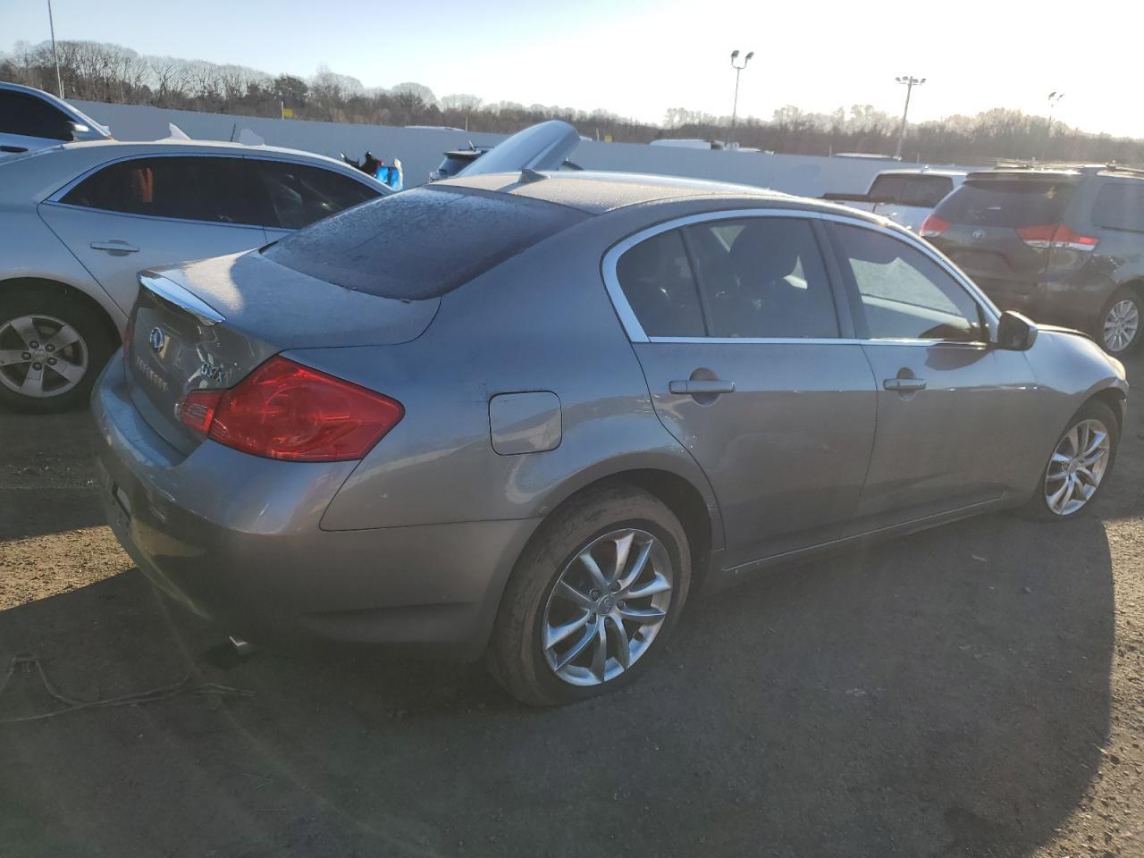 Image 3 of 2009 INFINITI G37  2009 with VIN JNKCV61F19M353825
