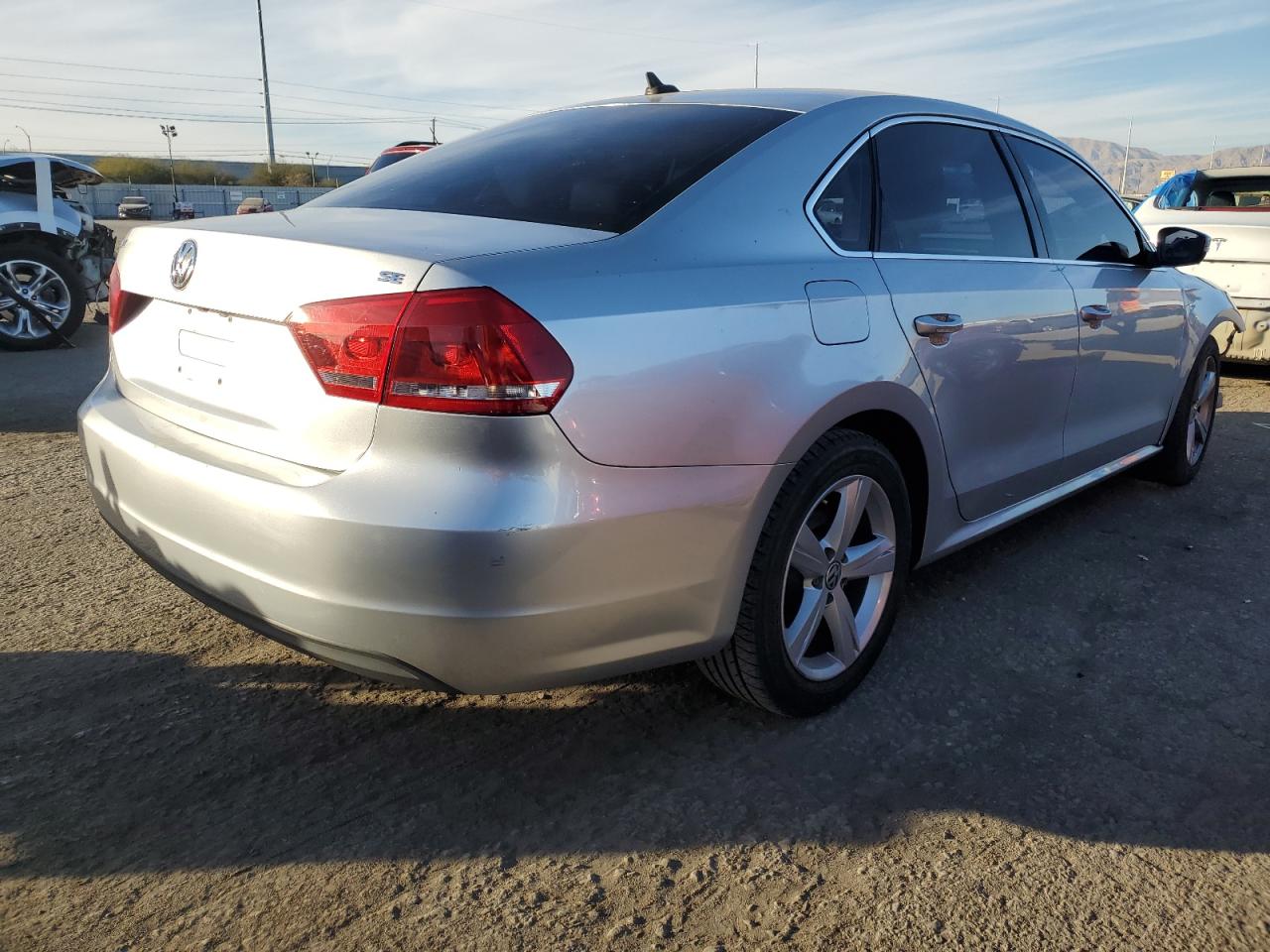 Изображение 3 2014 VOLKSWAGEN PASSAT SE 2014 с VIN 1VWBP7A32EC014460