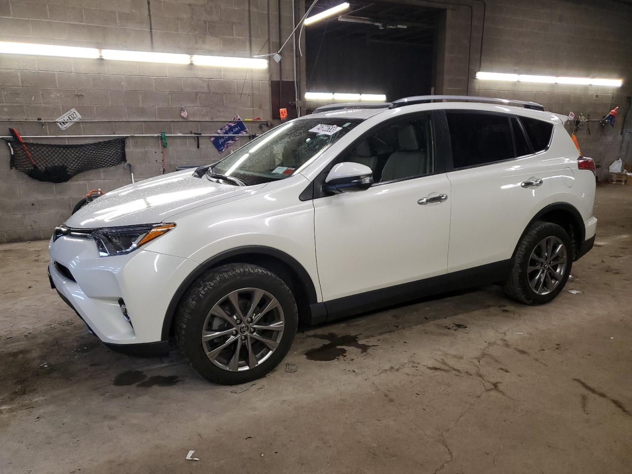 Image 1 of 2018 TOYOTA RAV4 LIMITED 2018 with VIN JTMDFREV6JJ747929