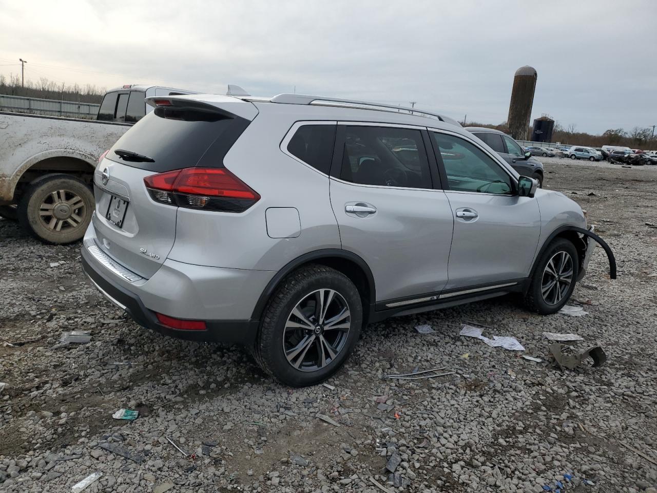 Obraz 3 z 2017 NISSAN ROGUE SV 2017 z VIN 5N1AT2MV5HC760640