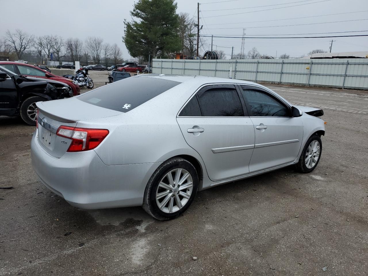 Obraz 3 z 2014 TOYOTA CAMRY SE 2014 z VIN 4T1BK1FK7EU547991