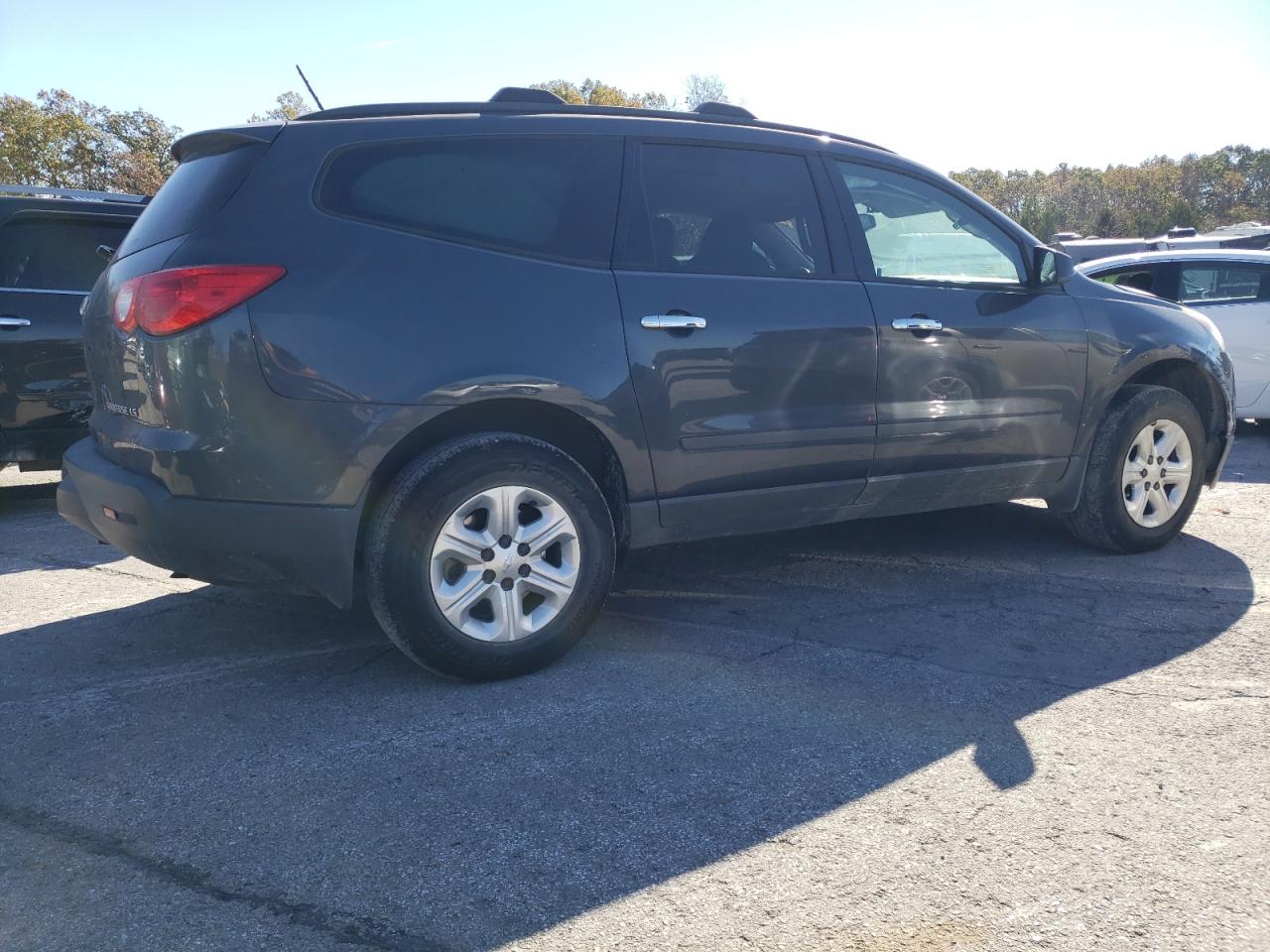 Image 3 of Chevrolet Traverse Ls 2012 with VIN 1GNKRFED2CJ354010