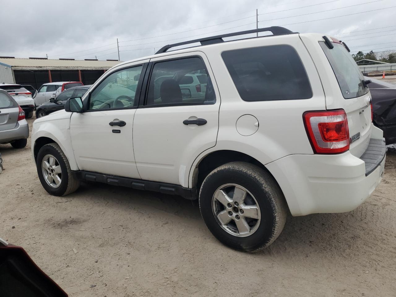 Image 2 of 2009 FORD ESCAPE XLT 2009 with VIN 1FMCU93G89KB20477