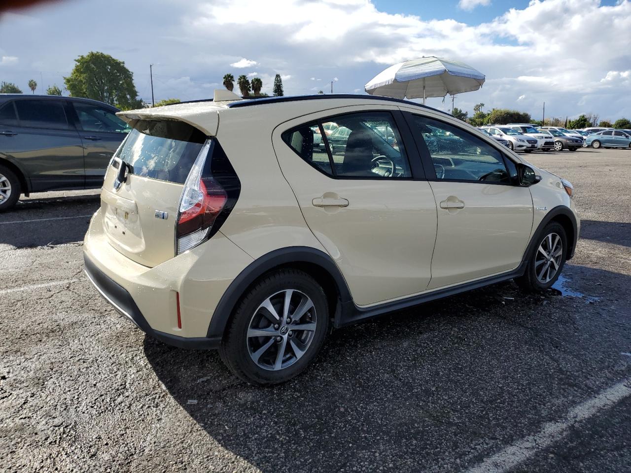 Obraz 3 z 2018 TOYOTA PRIUS C  2018 z VIN JTDKDTB39J1619696