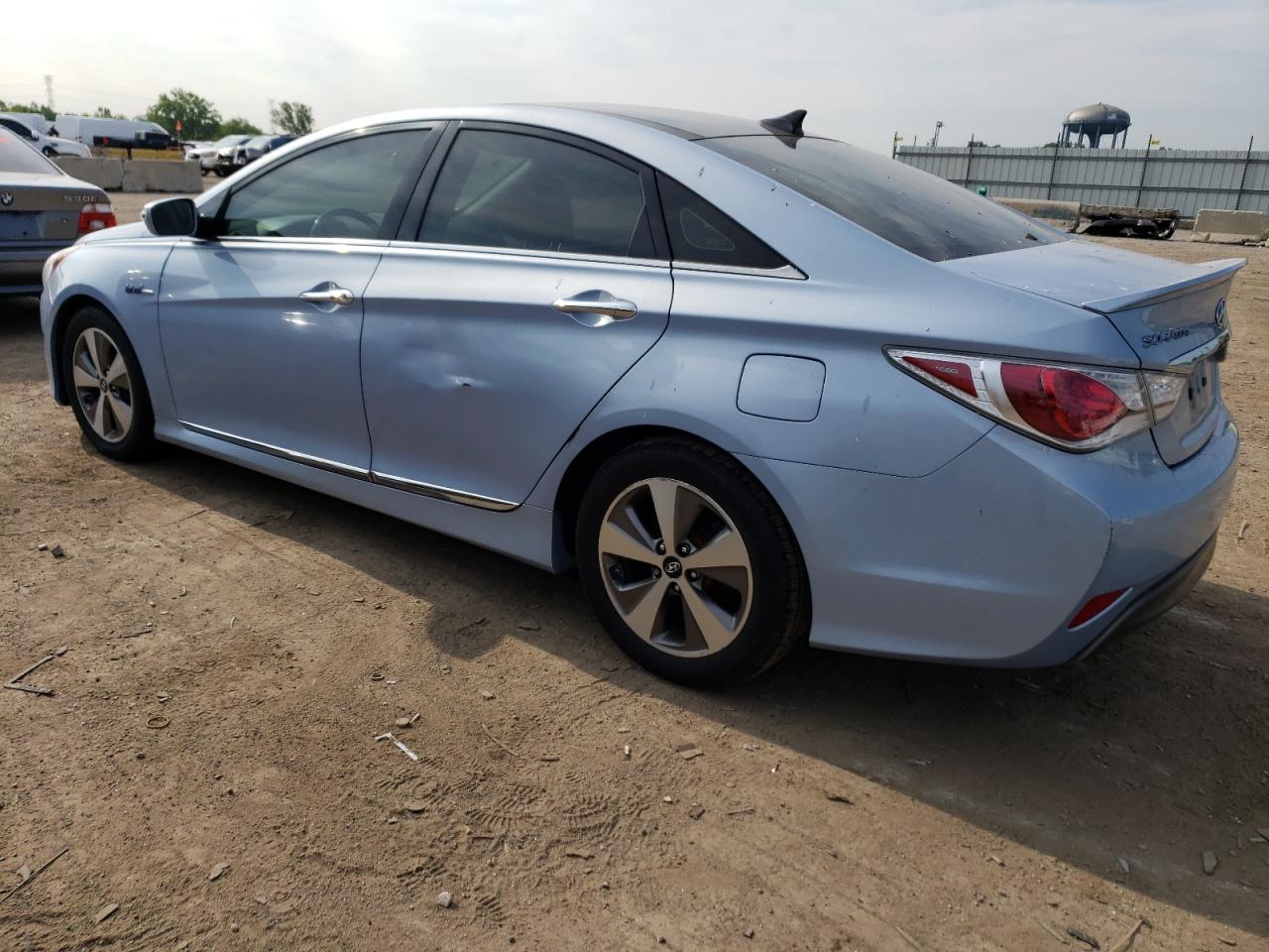 Image 2 of 2011 HYUNDAI SONATA HYBRID 2011 with VIN KMHEC4A48BA011911
