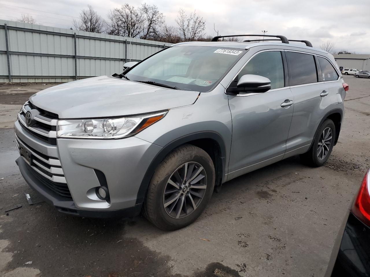 2017 TOYOTA HIGHLANDER SE 2017 image