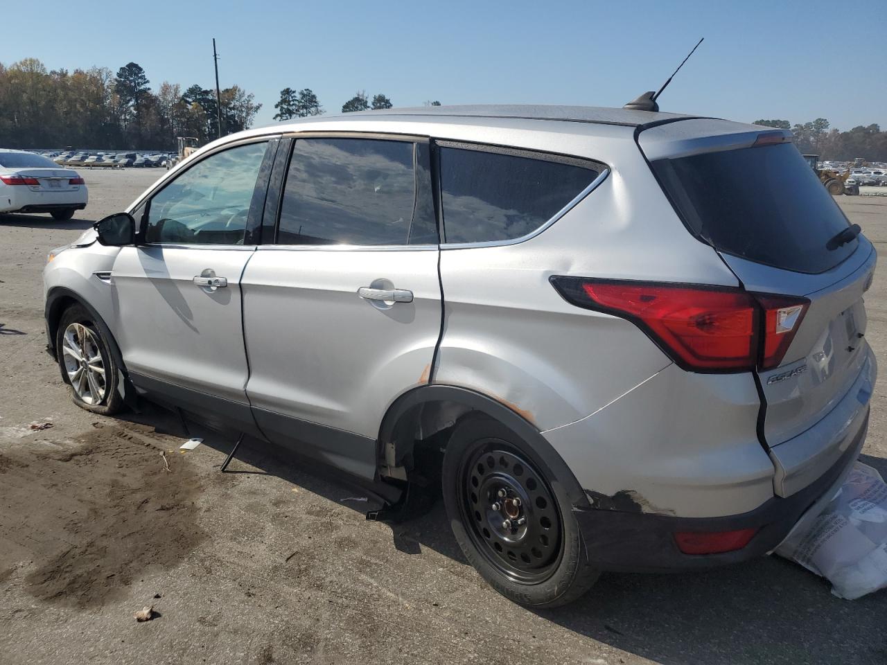 Изображение 2 2019 FORD ESCAPE SE 2019 с VIN 1FMCU0GD7KUA44160