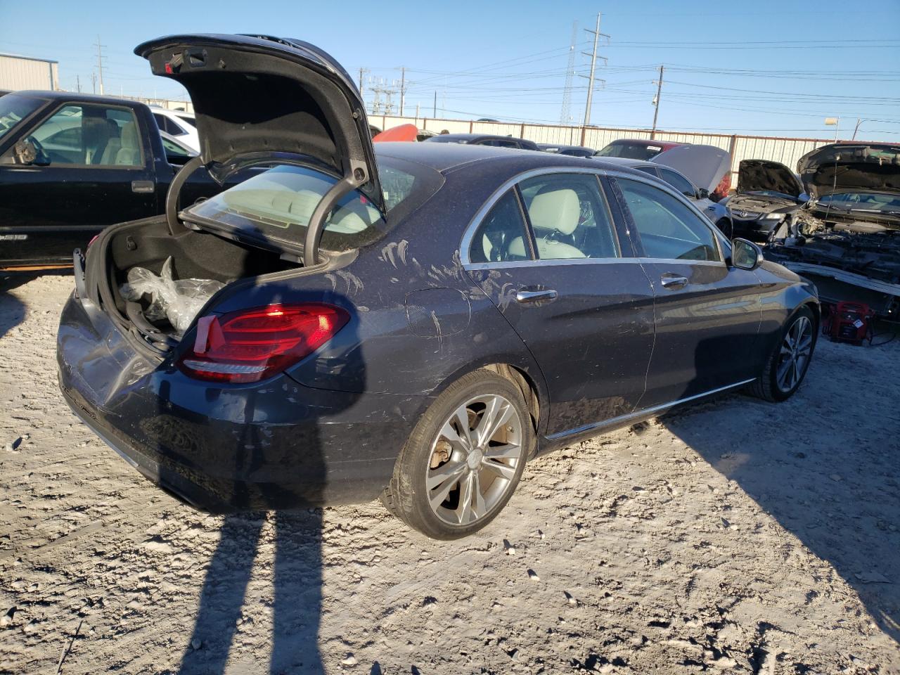 Obraz 3 z 2015 MERCEDES-BENZ C 300 2015 z VIN 55SWF4JB4FU065703