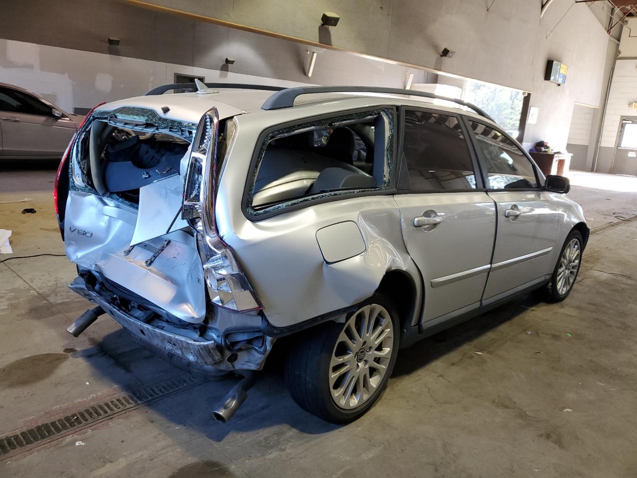 Obraz 3 z 2005 VOLVO V50 T5 2005 z VIN YV1MW682152044264