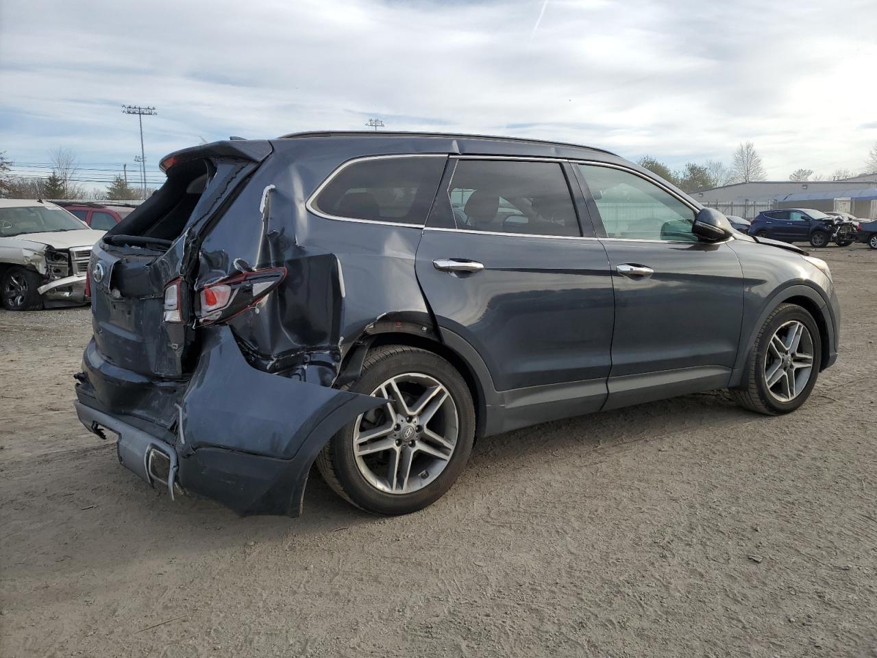 Image 3 of 2017 HYUNDAI SANTA FE SE ULTIMATE 2017 with VIN KM8SRDHF4HU200913