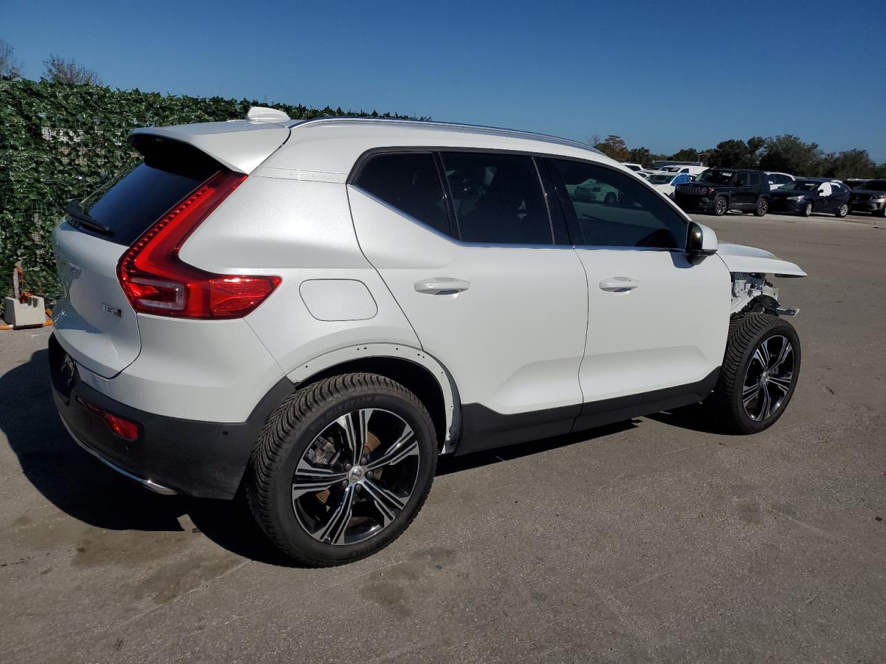 Obraz 3 z 2020 VOLVO XC40 T5 INSCRIPTION 2020 z VIN YV4162UL7L2172017