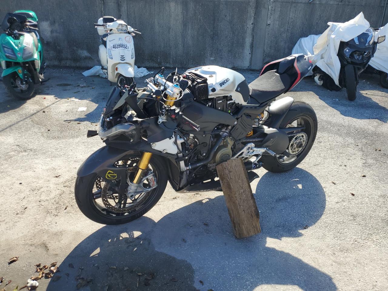 Image 2 of 2021 DUCATI PANIGALE V4 2021 with VIN ZDMDAGNW4MB001591