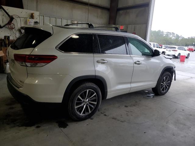 Image 3 of 2017 TOYOTA HIGHLANDER SE 2017 with VIN 5TDJZRFH3HS520326